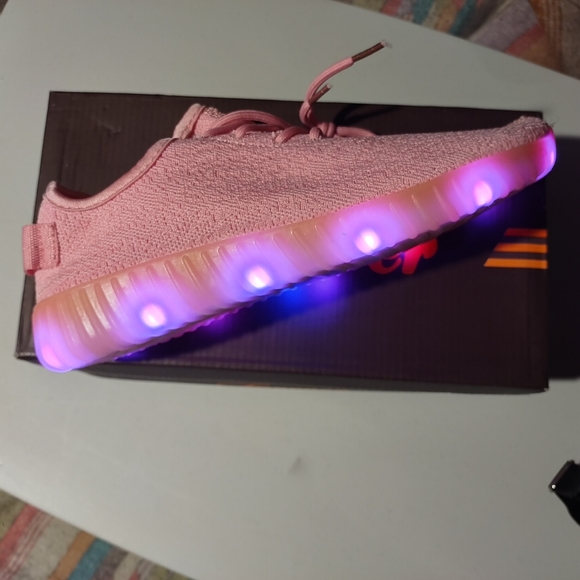✨🩷🩷PINK LIGHT-UP SNEAKERS-NEW - Picture 9 of 13